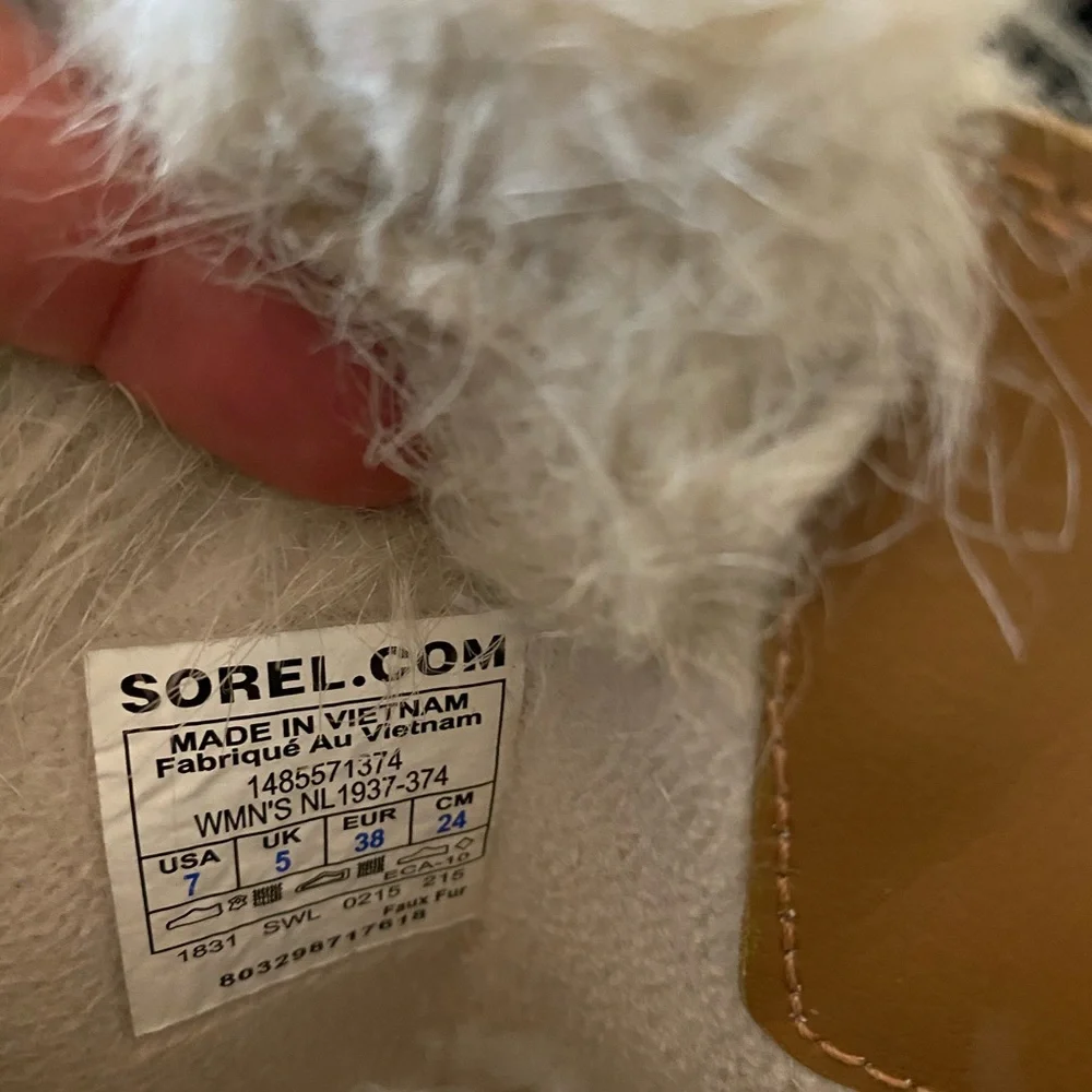 Sorel boots - Picture 2 of 3